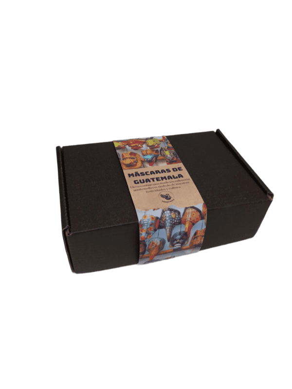 Caja de máscaras artesanales de Guatemala